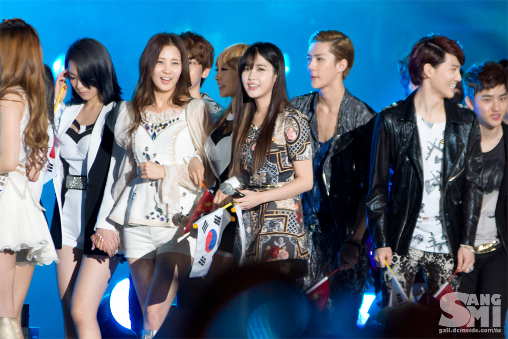 [PIC][25-08-2012]Hình ảnh mới nhất từ Concert "14th Korea-China Music Festival in Yeosu" của SNSD - Page 7 15169D405039F8AD20AC96
