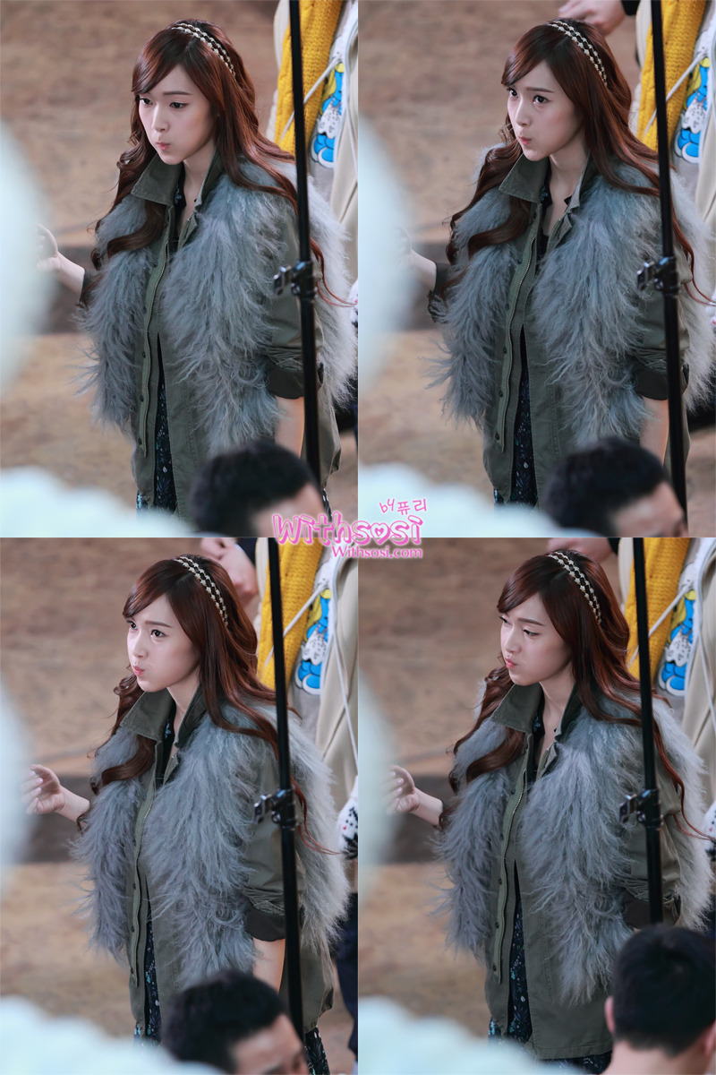 [OTHER][20-01-2012]Jessica tại trường quay của bộ phim "Wild Romance" - Page 16 1867DA3A4F33B5A44C717F