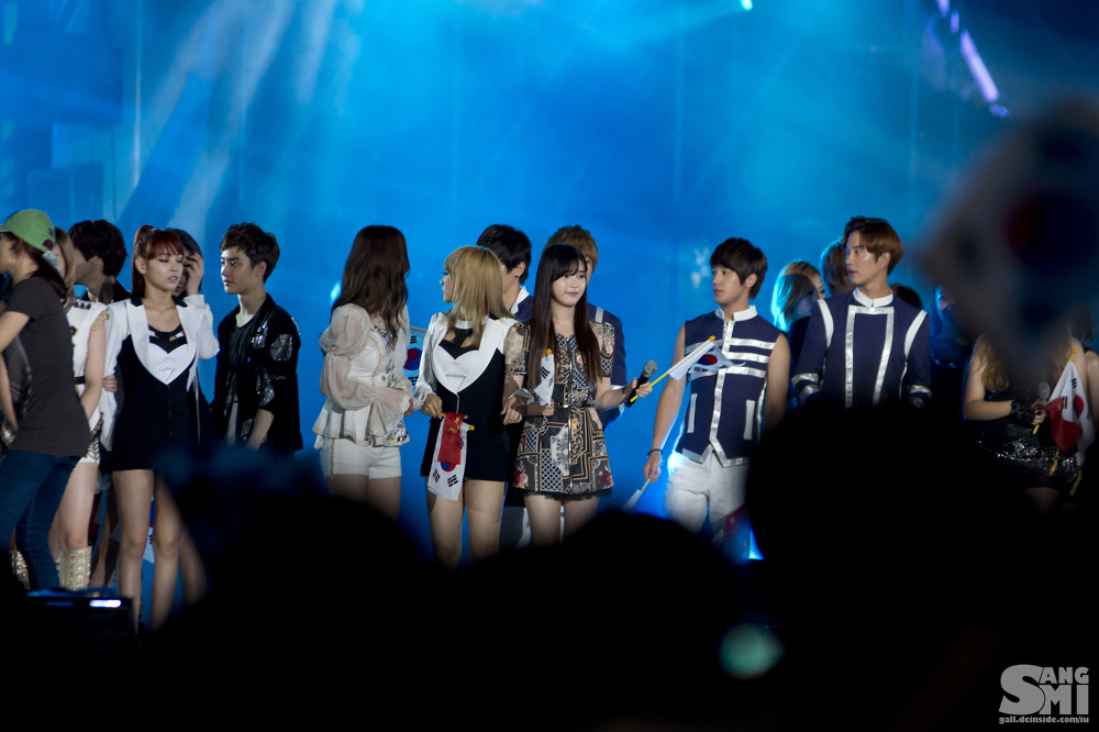 [PIC][25-08-2012]Hình ảnh mới nhất từ Concert "14th Korea-China Music Festival in Yeosu" của SNSD - Page 4 19435E405039BE701C6282