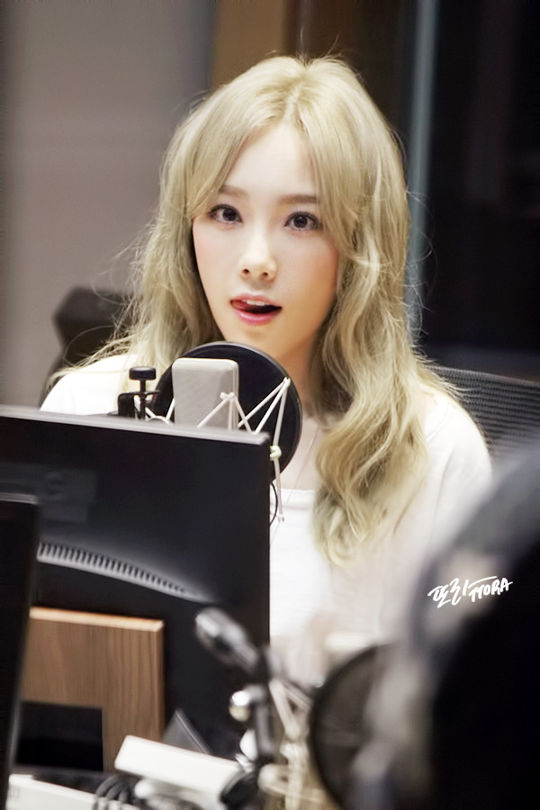 [OTHER][06-02-2015]Hình ảnh mới nhất từ DJ Sunny tại Radio MBC FM4U - "FM Date" - Page 31 2116384F5645C61F0252AF