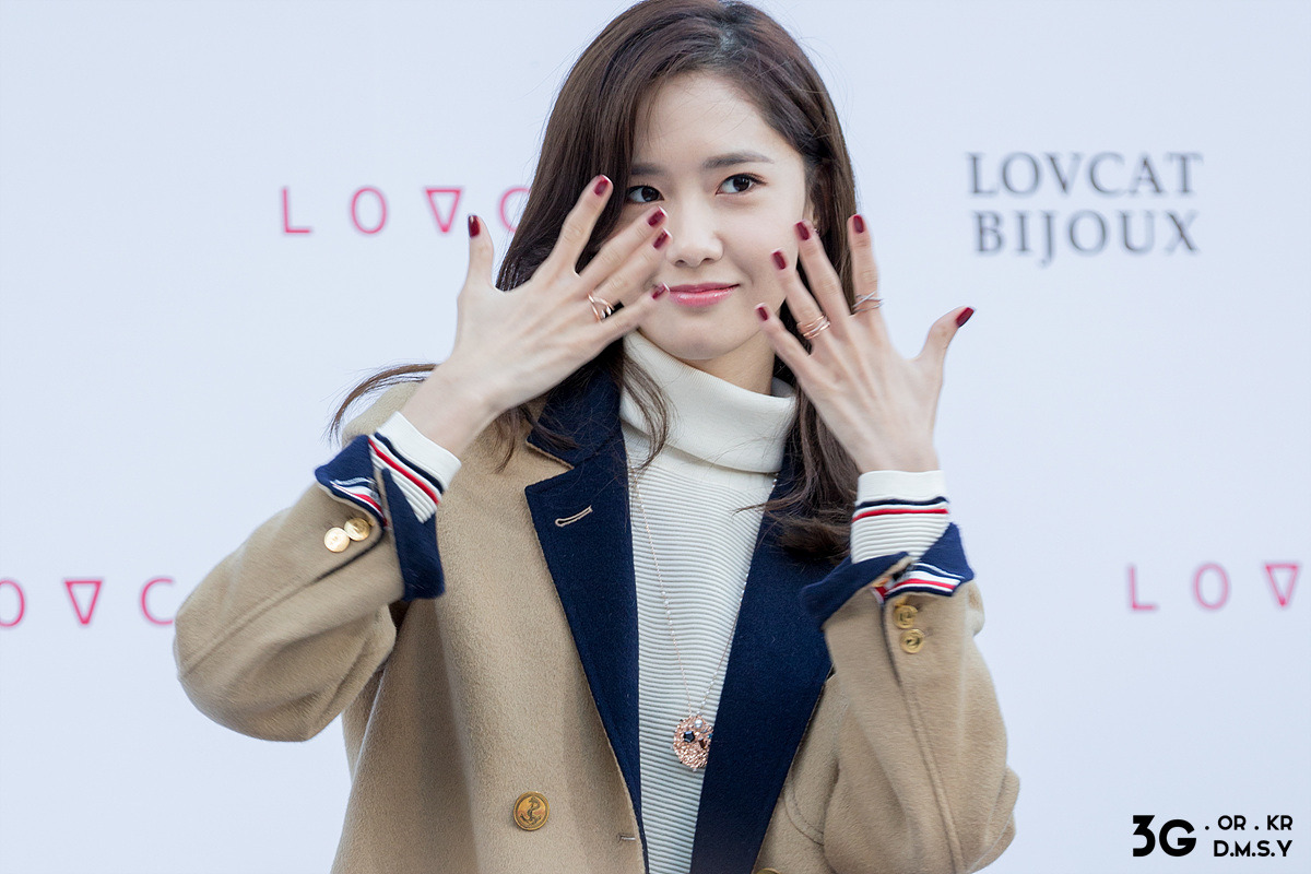 [PIC][24-10-2015]YoonA tham dự buổi fansign cho thương hiệu "LOVCAT" vào chiều nay - Page 5 212B74445638400F154737