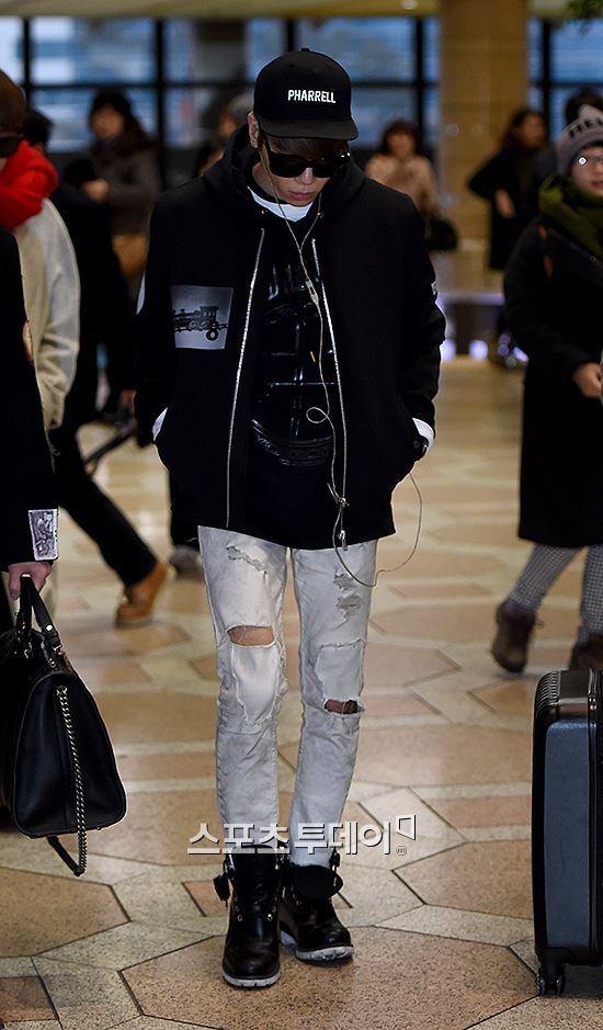 160110 Jonghyun @ Aeropuertos de Gimpo y Haneda {Rumbo a Japón} 21527A385691E81C36BC72