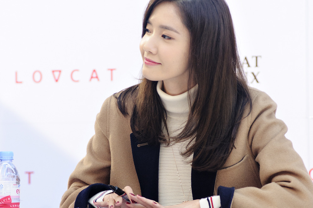 [PIC][24-10-2015]YoonA tham dự buổi fansign cho thương hiệu "LOVCAT" vào chiều nay - Page 4 222AFB4E562C1149238818