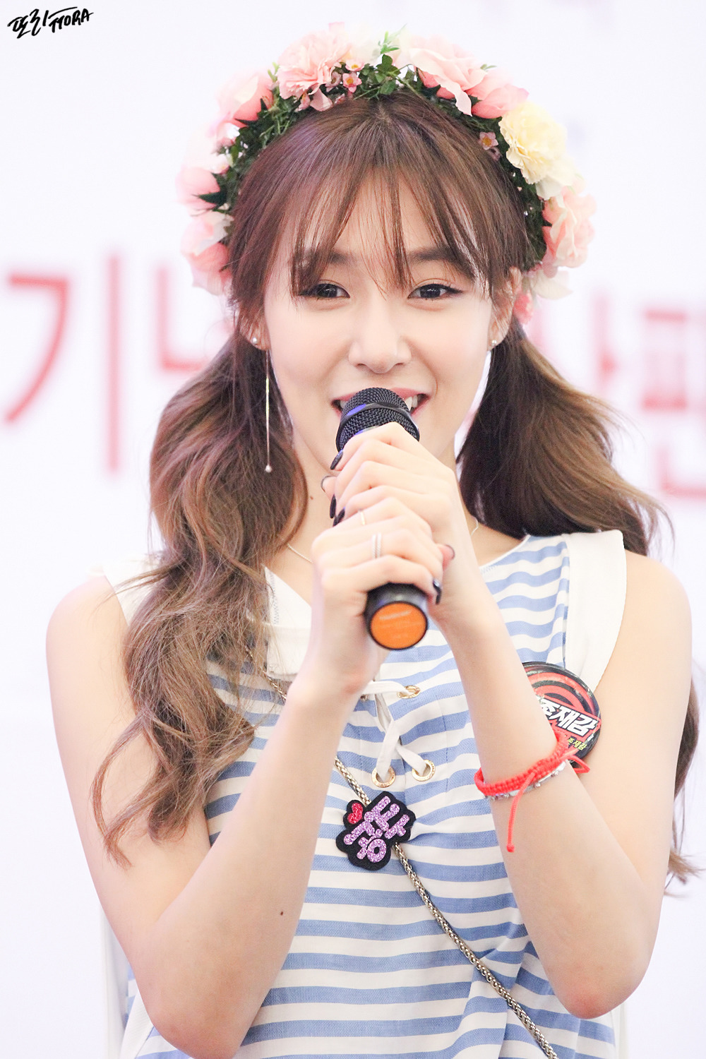 [PIC][06-06-2016]Tiffany tham dự buổi Fansign cho "I Just Wanna Dance" tại Busan vào chiều nay - Page 5 240C244757C557761C7F35