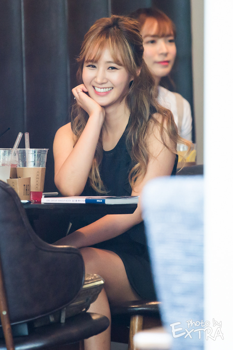 [PIC][02-06-2015]Yuri và Tifffany tham dự sự kiện "Girl Group and Actress Makeup Book" vào chiều nay 2411D838556DD7081B10E4