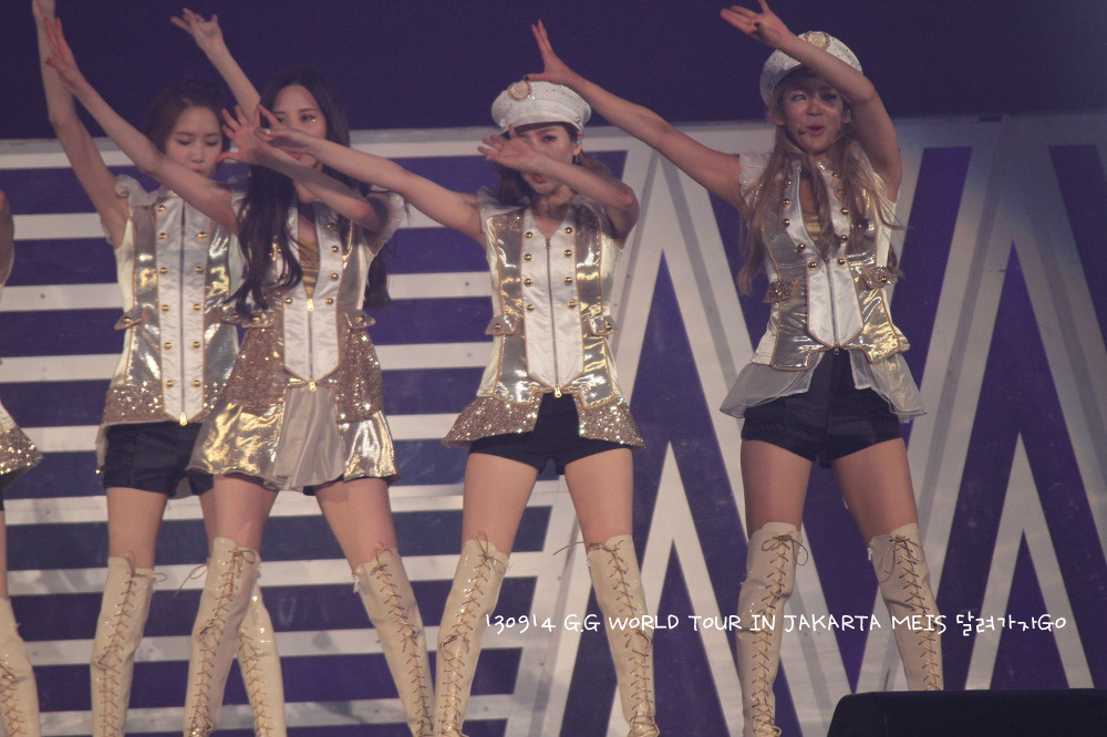 [PIC][13-09-2013]SNSD khởi hành đi Indonesia để biểu diễn "2013 Girls' Generation World Tour ~Girls & Peace~ in JAKARTA" vào chiều nay - Page 11 24472242523AFE9E21A015