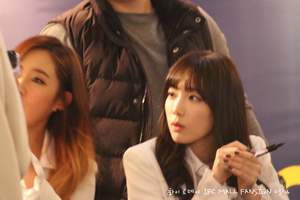 [PIC][14-03-2014]SNSD xuất hiện tại buổi fansign cho "Mr.Mr." vào tối nay  - Page 8 2475CC345329BA240780A7