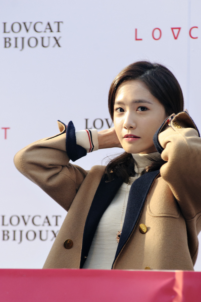 [PIC][24-10-2015]YoonA tham dự buổi fansign cho thương hiệu "LOVCAT" vào chiều nay - Page 4 247C5547562CC5853C2296