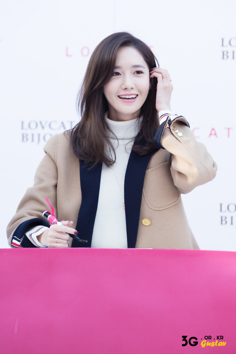 [PIC][24-10-2015]YoonA tham dự buổi fansign cho thương hiệu "LOVCAT" vào chiều nay - Page 3 2502CC38562CDCDF30D5EE