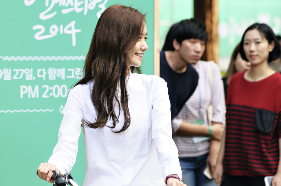 [PIC][27-09-2014]YoonA tham dự sự kiện “Innisfree PLAY GREEN Festival 2014” tại Seocho Culture & Arts Park vào chiều nay 252DD44C542716392A0857