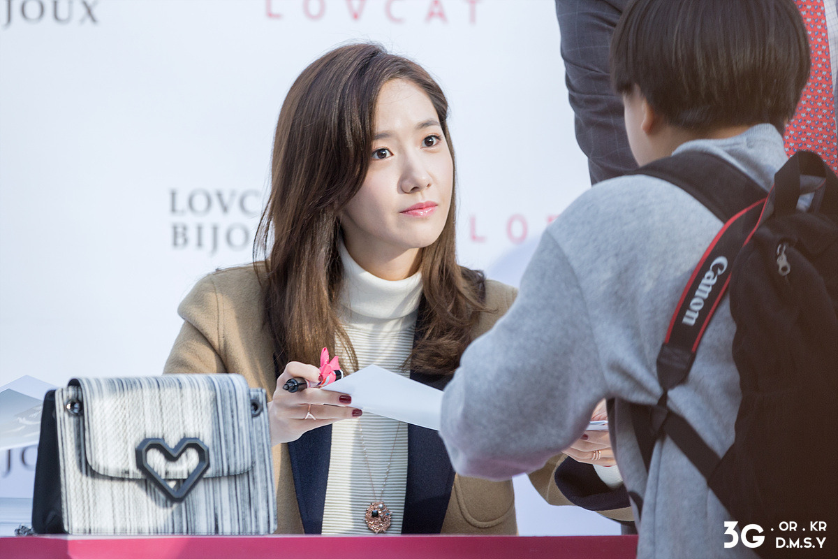 [PIC][24-10-2015]YoonA tham dự buổi fansign cho thương hiệu "LOVCAT" vào chiều nay - Page 6 254CD74556383F0813512C