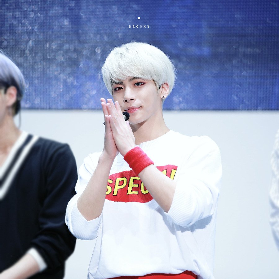  150528 Jonghyun @ Samsung - Play the Challenge. 27056E4E5569DB071D58A3