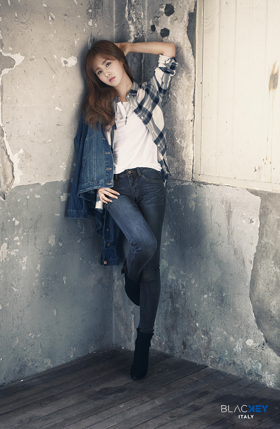 [OTHER][25-08-2016]Yuri trở thành người mẫu mới cho Dòng Jeans - "블라키/BLACKEY" 276B68445850E73C1574D0
