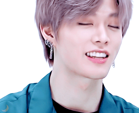 GIFS YUYU BB ♥ (imagine being this hot, cant relate))  9986A84B5B0D51592F45FA