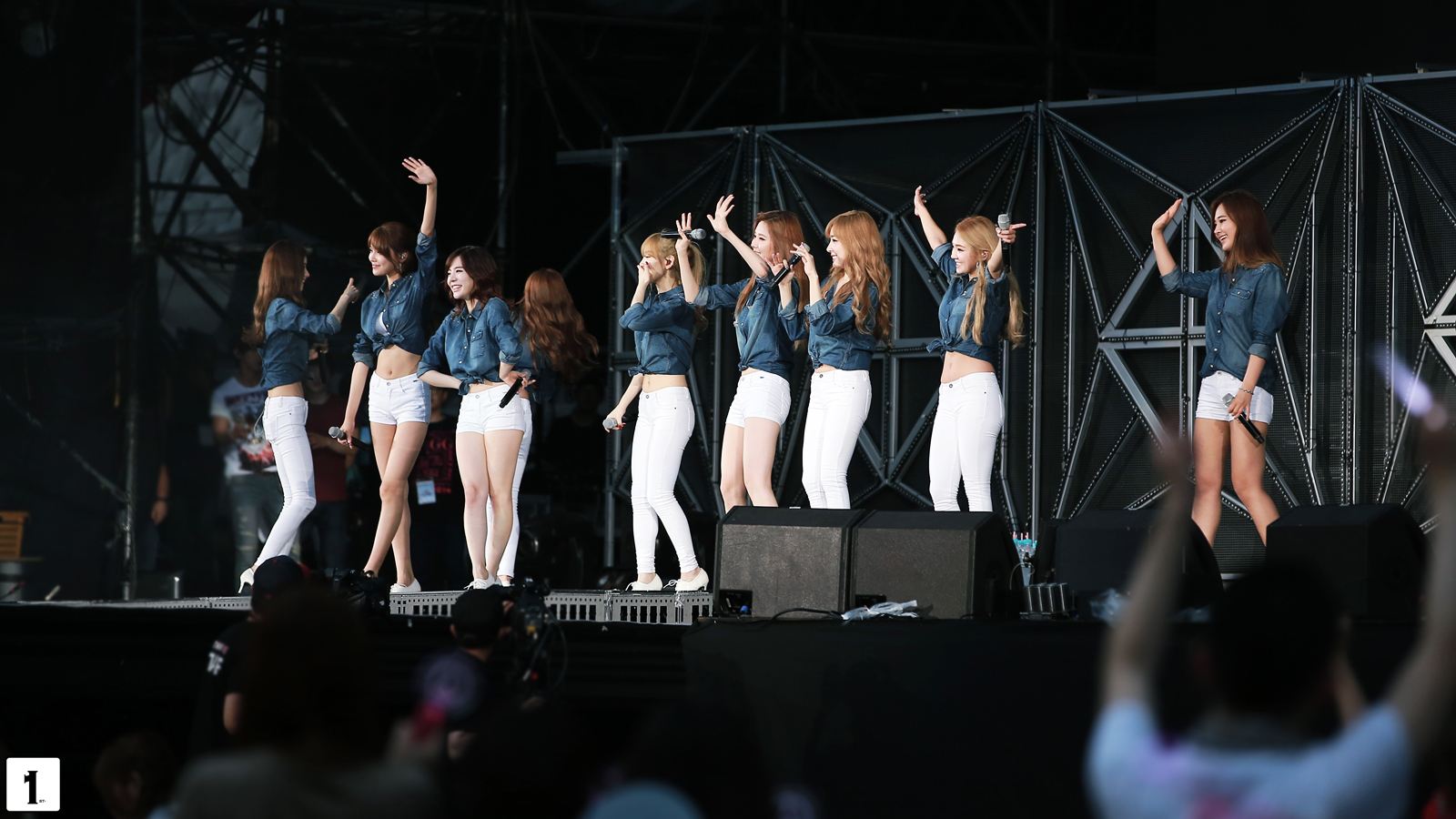 [PIC][15-08-2014]SNSD tham dự "SMTOWN LIVE WORLD TOUR IV in SEOUL" vào chiều nay - Page 2 21560B4053EE278B287BE4