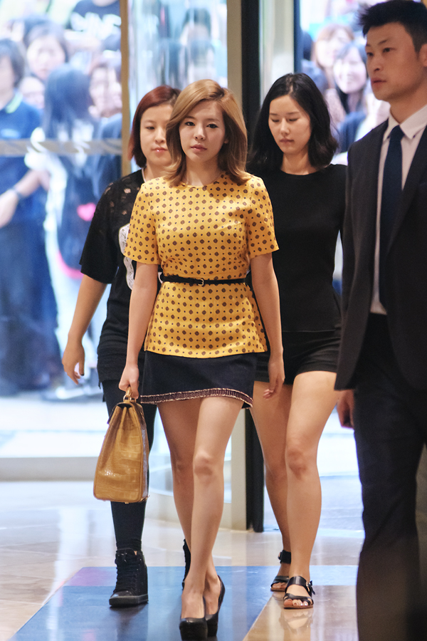 [PIC][31-08-2013]YoonA và Sunny tham dự sự kiện khai trương cửa hàng "L'inoui" vào chiều nay 2235D9405221CFDB1C1696