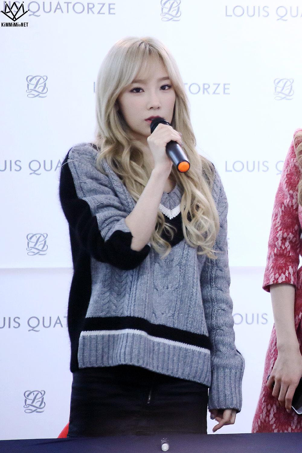 [PIC][27-11-2015]TaeTiSeo tham dự buổi Fansign cho thương hiệu "Louis Quartoze" tại Lotte Department Store Busan vào chiều nay - Page 6 224CF33356A758EA30D138