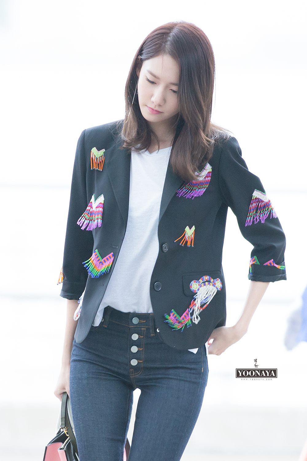 [PIC][08-04-2016]YoonA khởi hành đi Bắc Kinh – Trung Quốc để tham dự sự kiện "Star Zone" vào chiều nay - Page 2 227D8F4E5717963D282A5E