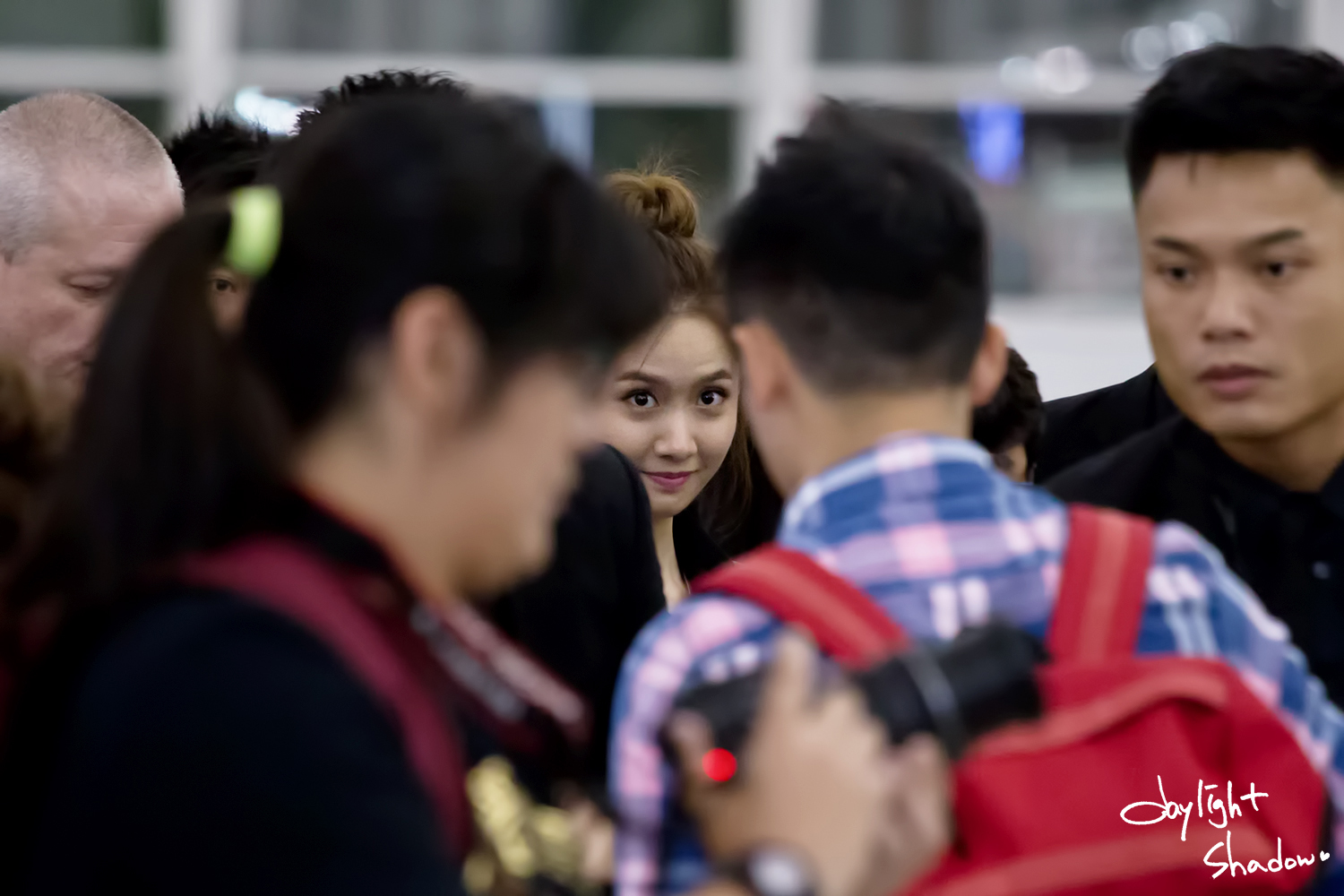 [PIC][05-09-2014]YoonA khởi hành đi Hồng Kông để tham dự sự kiện của thương hiệu "Pandora" vào sáng nay - Page 4 2312A14E54D6299C2869DF