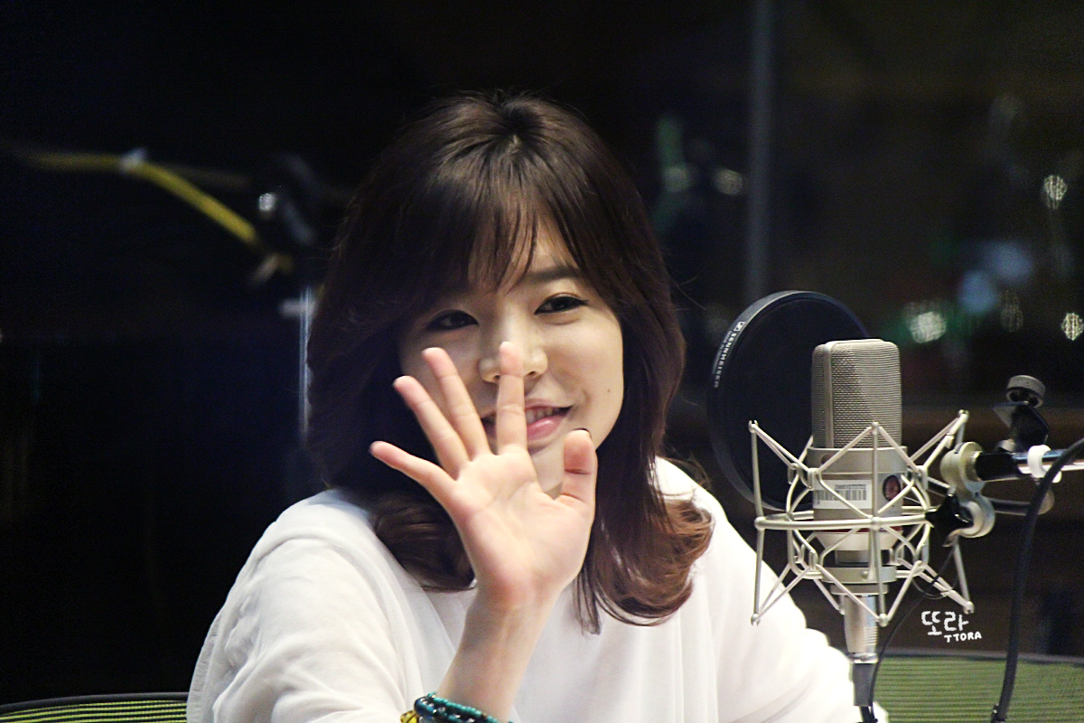 [OTHER][06-05-2014]Hình ảnh mới nhất từ DJ Sunny tại Radio MBC FM4U - "FM Date" - Page 15 2469CC485400088C2D2755