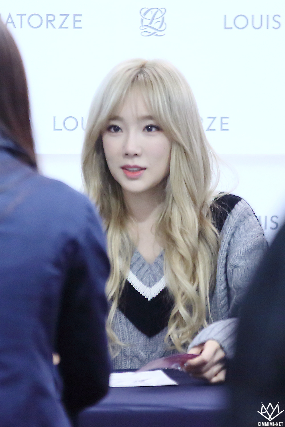 [PIC][27-11-2015]TaeTiSeo tham dự buổi Fansign cho thương hiệu "Louis Quartoze" tại Lotte Department Store Busan vào chiều nay - Page 6 250C693756A7588D39CEFA