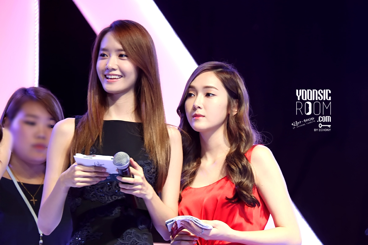 [PIC][20-10-2013]Jessica - YoonA và SeoHyun xuất hiện tại Thái Lan để tham dự "GiRL DE PROVENCE Thanks Party" vào tối nay - Page 15 252FD046526B972A2AC885