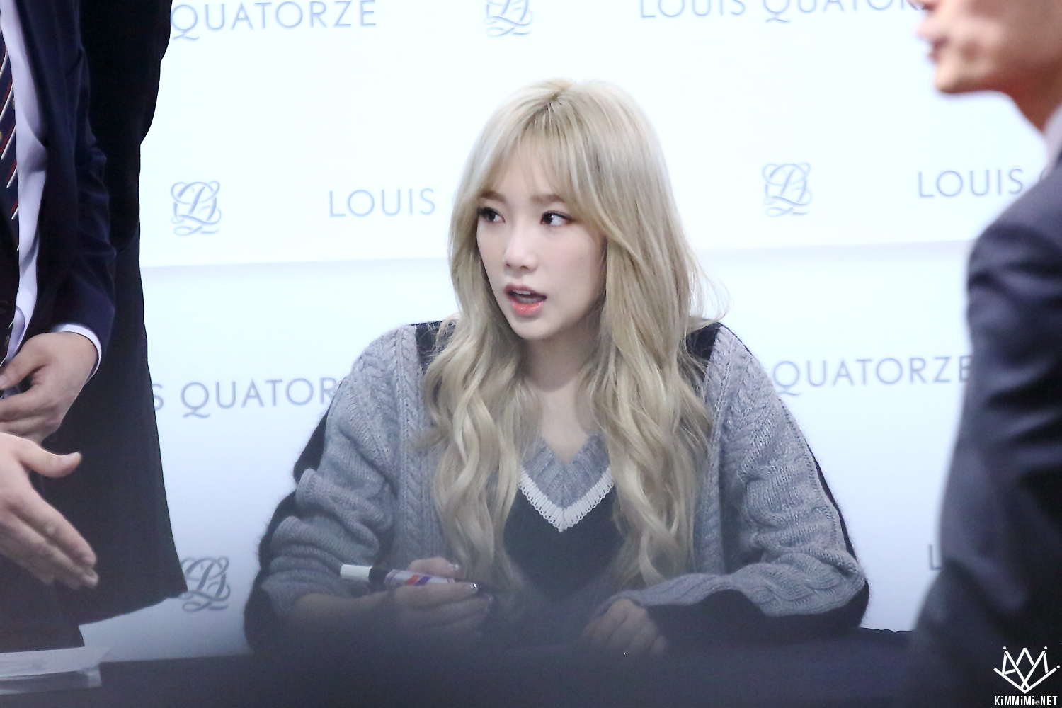 [PIC][27-11-2015]TaeTiSeo tham dự buổi Fansign cho thương hiệu "Louis Quartoze" tại Lotte Department Store Busan vào chiều nay - Page 6 254BA73B56A7588B05CA34